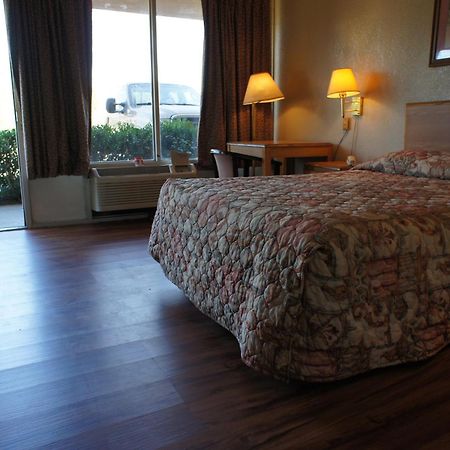 Executive Inn & Suites Orange Room photo