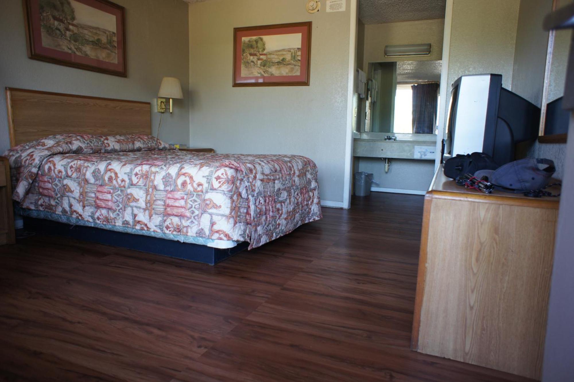 Executive Inn & Suites Orange Room photo