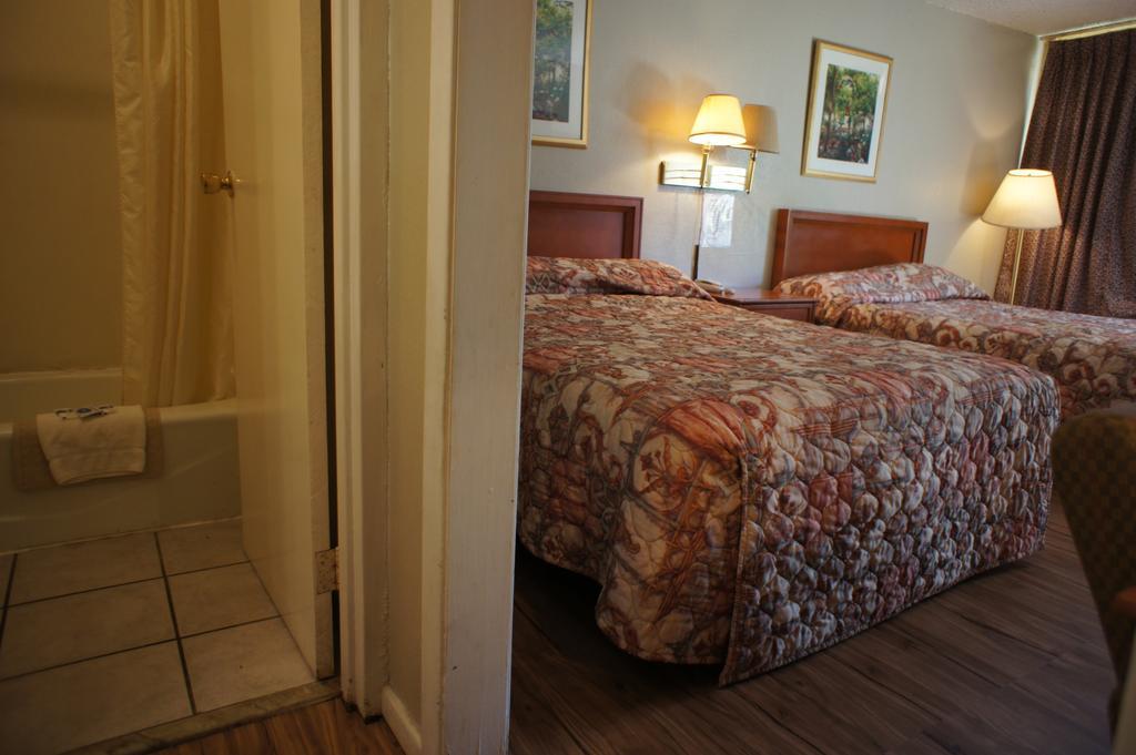 Executive Inn & Suites Orange Exterior photo